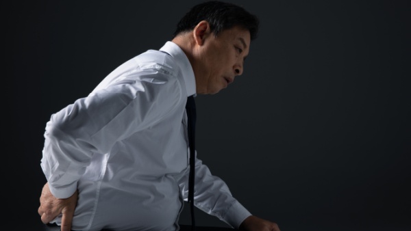 坐了一天腰疼怎么回事，怎么办