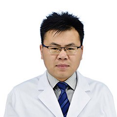 柏亮杰