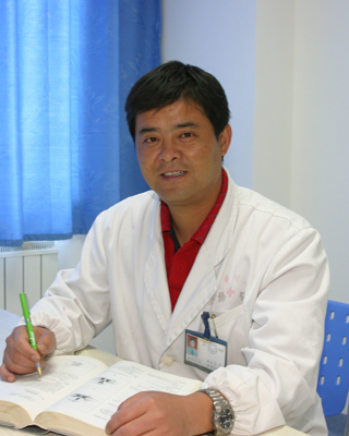 侯明