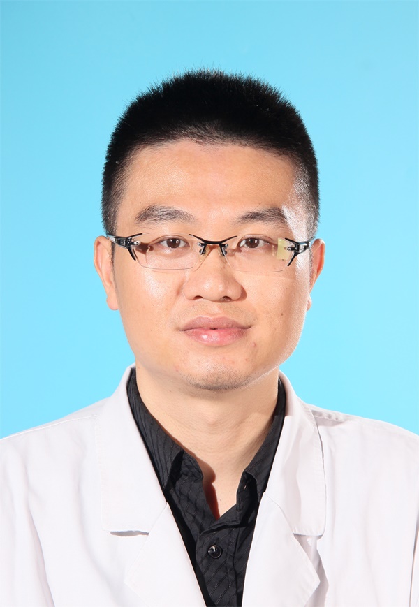 李铂