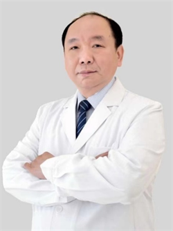 何建华