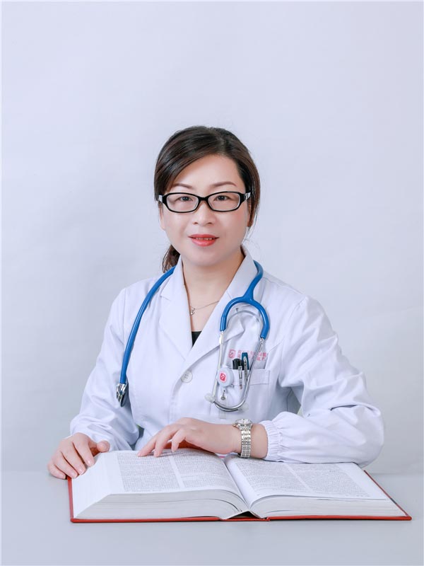 李君