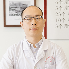 李伟