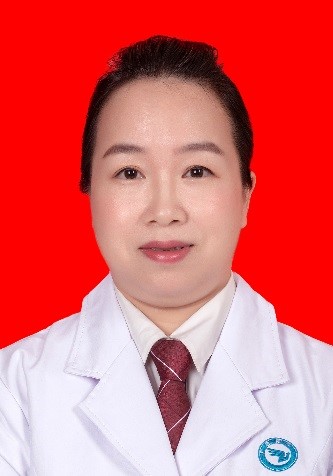 练霭云