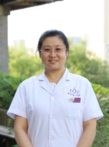 李寅荧