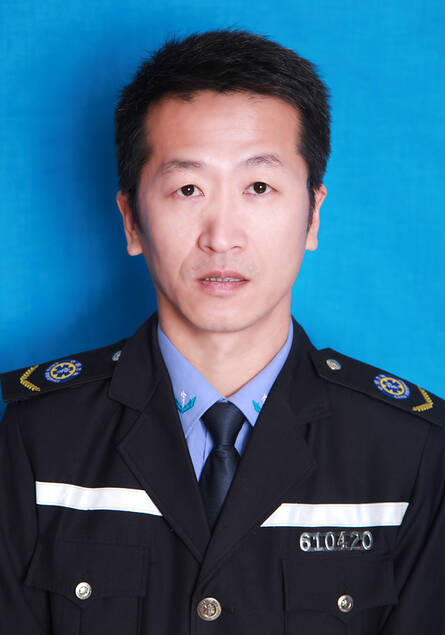 许海英