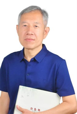 屈军校