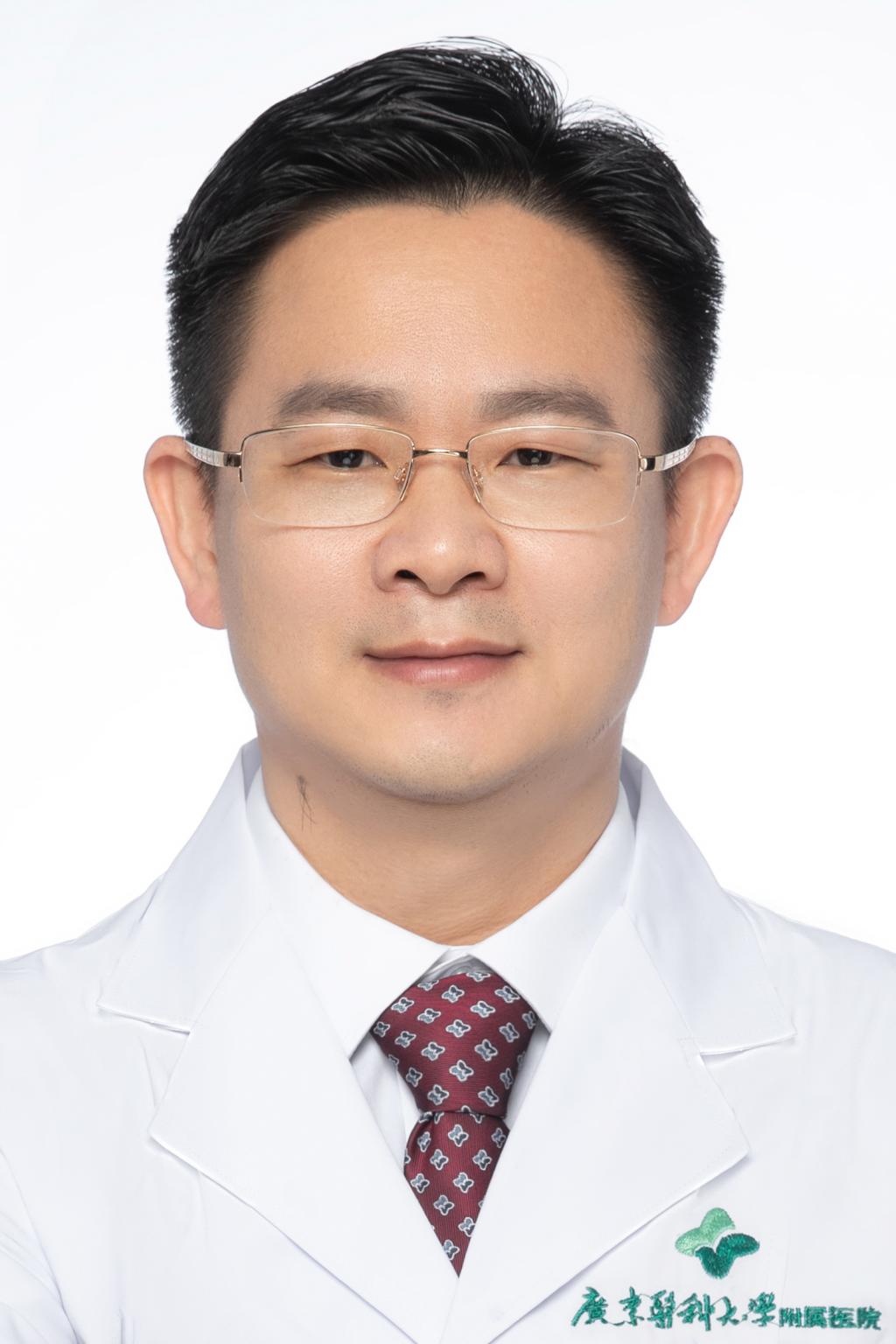 龙霄翱