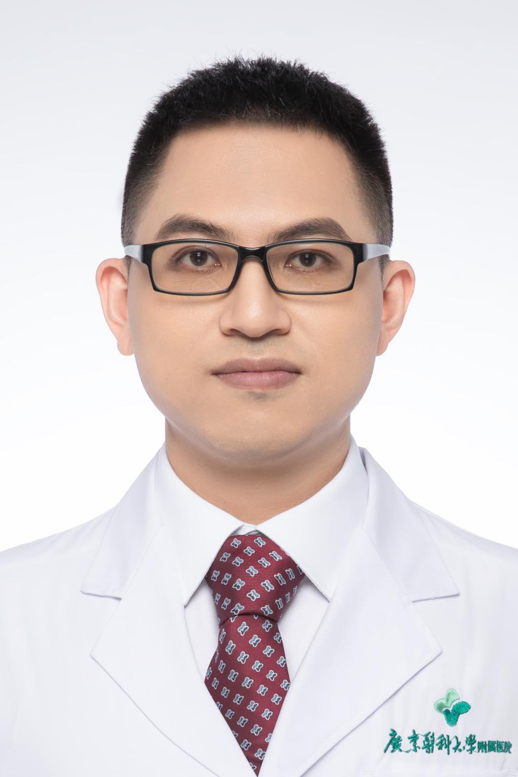 李明亮