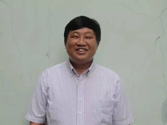 周四保