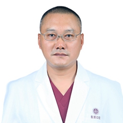 何斌