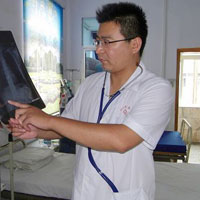 董健