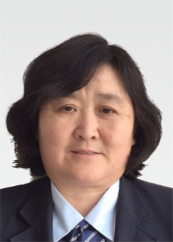 王霞
