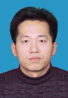 李震