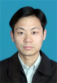 何强