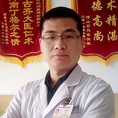 李新伟