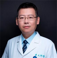 李君