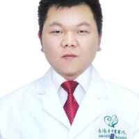 李亮