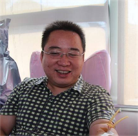 邓健