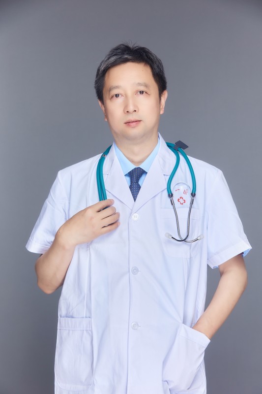 何平