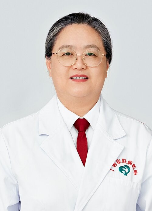 周萌