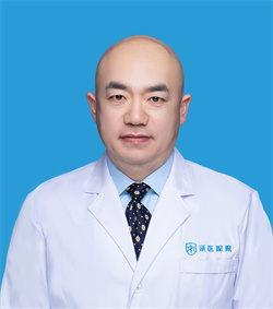 侯雷