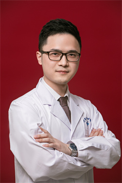 李威