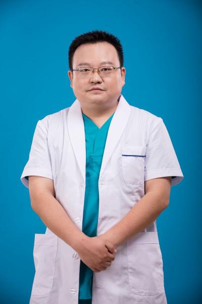 覃骏