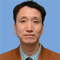 李巍