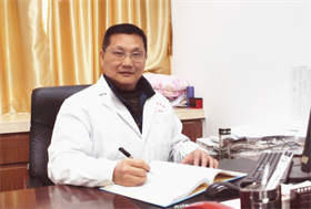 万小明