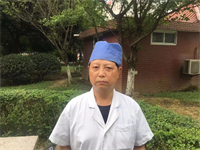 张斯春