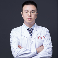 何犇