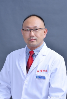 李巍