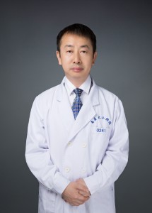 何斌