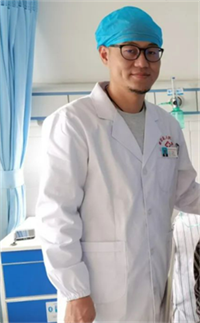 许嵩翱