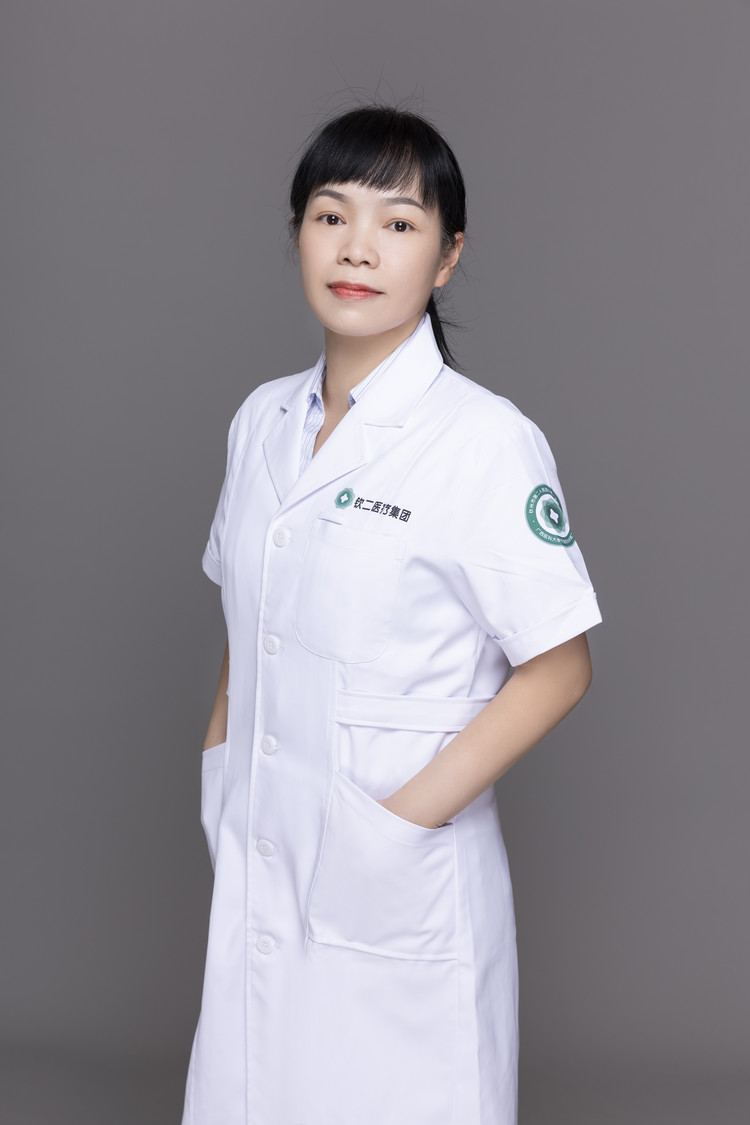 雷彩娜