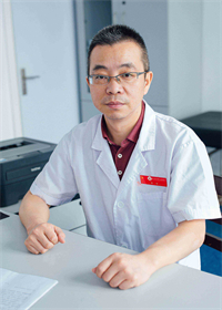 李朋