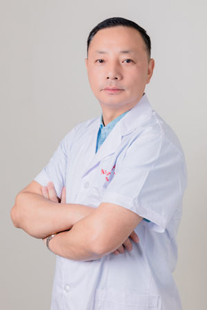 梁日初