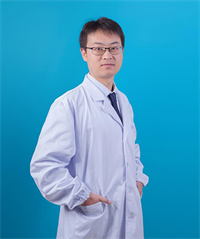 靳小龙