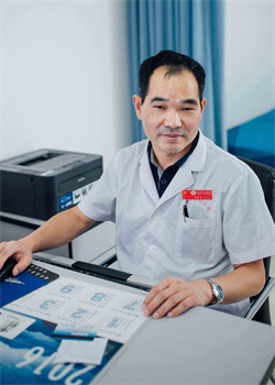 李志华