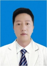 李亮
