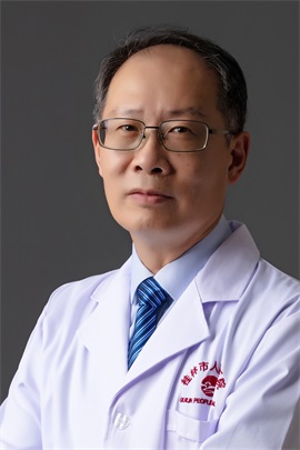 黄巍巍